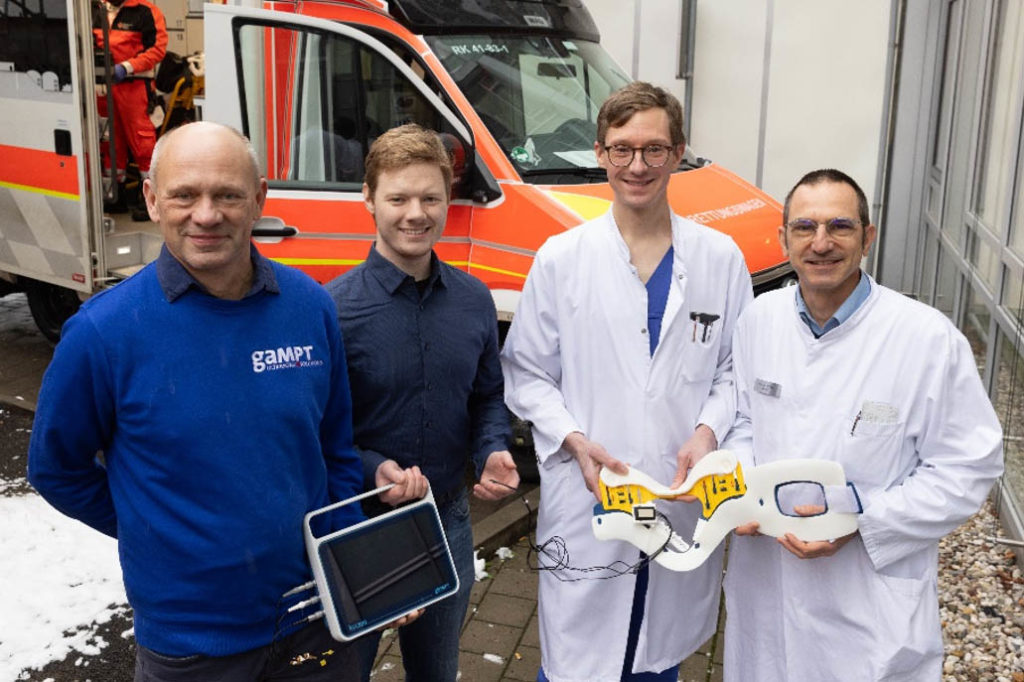 The Brainsaver and its developers: Project manager Priv.-Doz. Karsten Lenk, Universitätsklinikum Leipzig (right), with fellow researchers Dr. Michael Schultz, GAMPT (left), Reinhard Fuchs, Universität Leipzig/ICCAS (2.v.l.) und Dr. Georg Stachel (second from left), Universitätsklinikum Leipzig. Foto: UKL/Stefan Straube